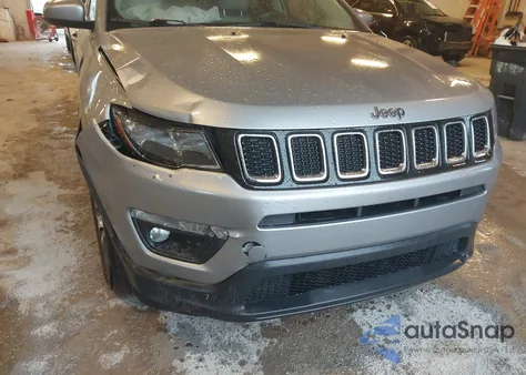 2018 Jeep Compass Latitude 4X4 из США, поврежденный, VIN 3C4NJDBB3JT375975